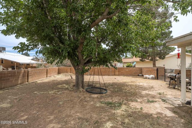 1025 Hickory Drive, Las Cruces, NM 88005