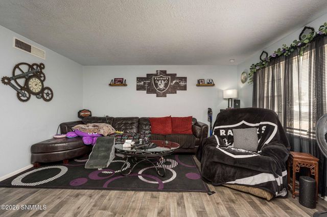 1025 Hickory Drive, Las Cruces, NM 88005