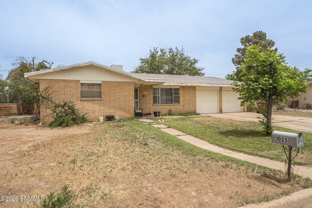 1025 Hickory Drive, Las Cruces, NM 88005