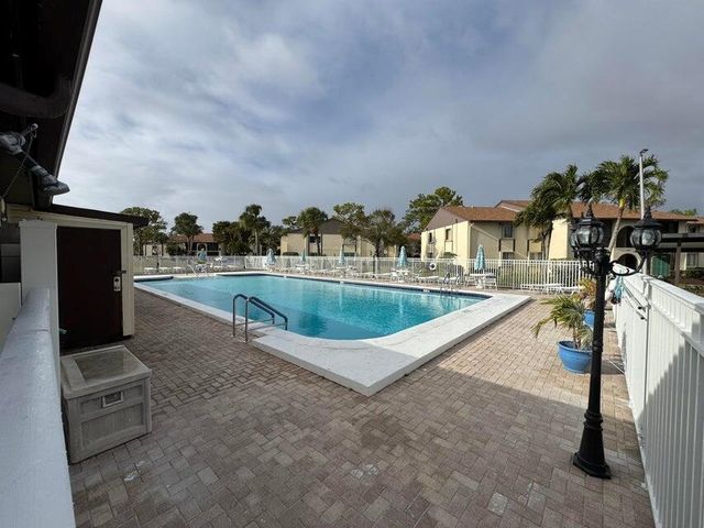 441 Pine Glen Lane C-2, Greenacres, FL 33463