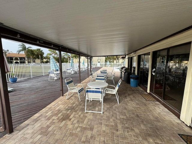 441 Pine Glen Lane C-2, Greenacres, FL 33463