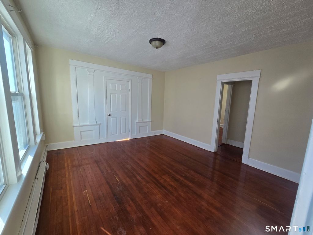 75 Alma Street, Waterbury, CT 06705