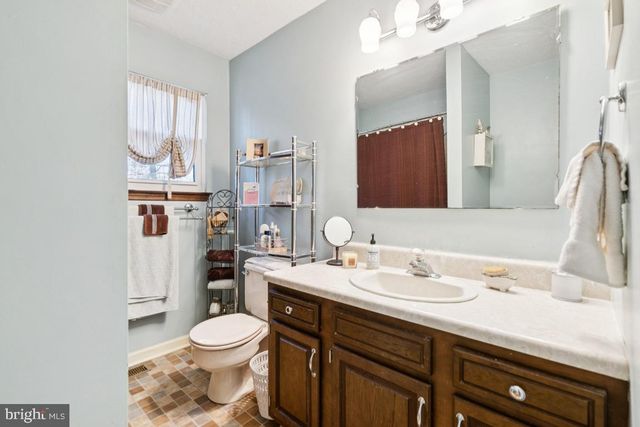 110 PARK CT E, Medford, NJ 08055