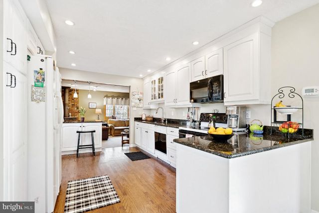 110 PARK CT E, Medford, NJ 08055