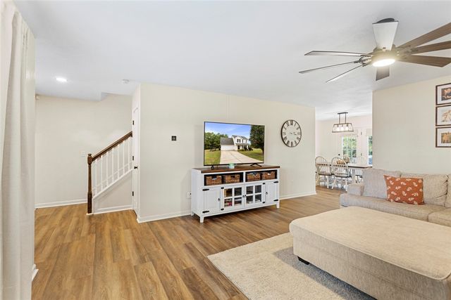 102 Lochenshire Place, Belton, SC 29627