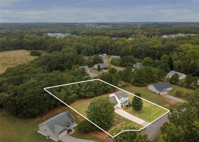 102 Lochenshire Place, Belton, SC 29627