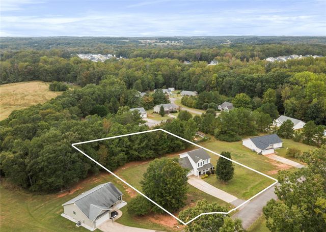 102 Lochenshire Place, Belton, SC 29627