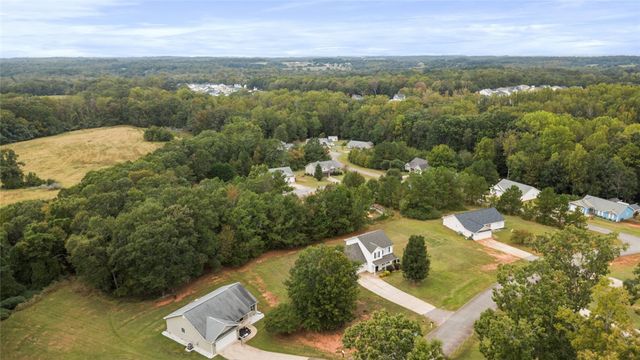 102 Lochenshire Place, Belton, SC 29627