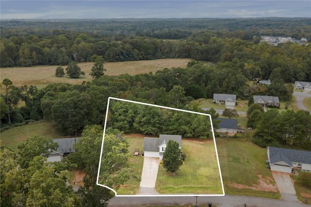 102 Lochenshire Place, Belton, SC 29627