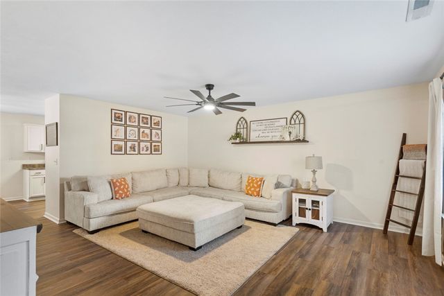 102 Lochenshire Place, Belton, SC 29627