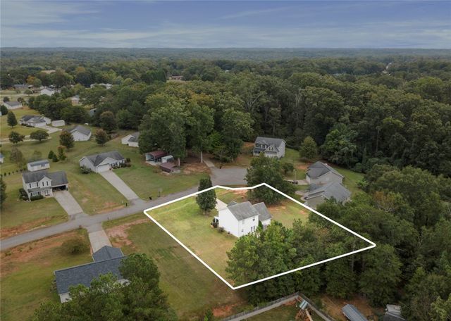 102 Lochenshire Place, Belton, SC 29627