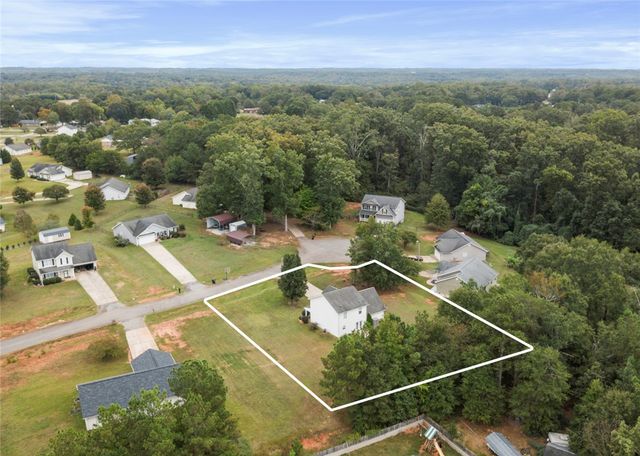 102 Lochenshire Place, Belton, SC 29627