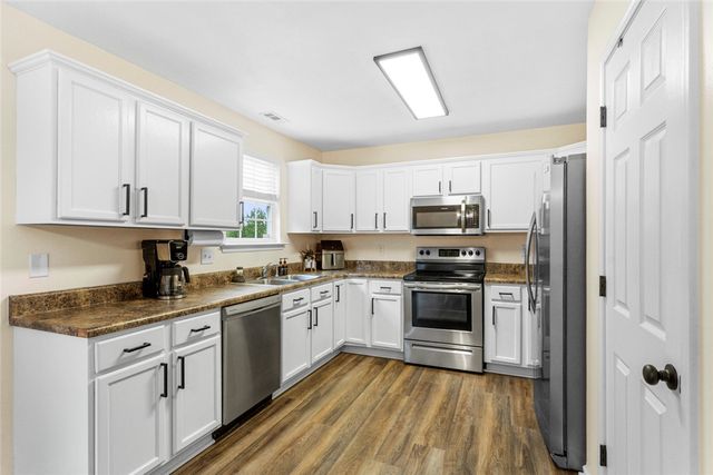 102 Lochenshire Place, Belton, SC 29627