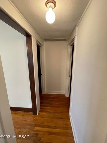 1041 E Grant Road, Tucson, AZ 85719