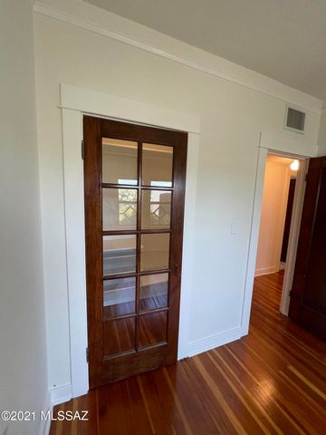 1041 E Grant Road, Tucson, AZ 85719