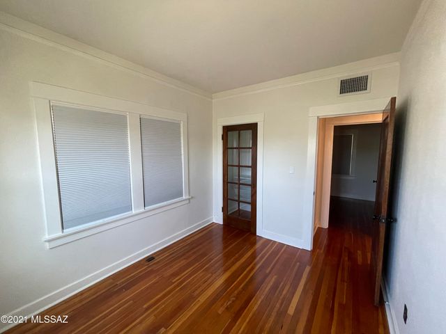 1041 E Grant Road, Tucson, AZ 85719