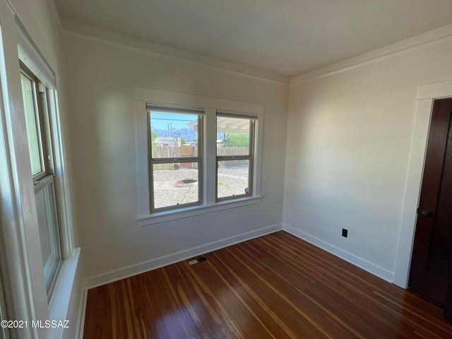 1041 E Grant Road, Tucson, AZ 85719