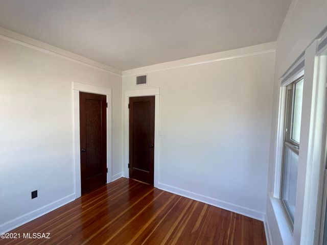 1041 E Grant Road, Tucson, AZ 85719