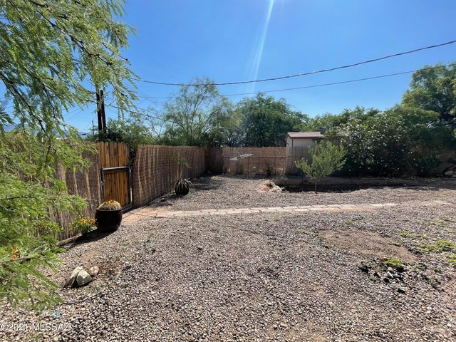 1041 E Grant Road, Tucson, AZ 85719