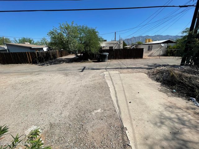 1041 E Grant Road, Tucson, AZ 85719