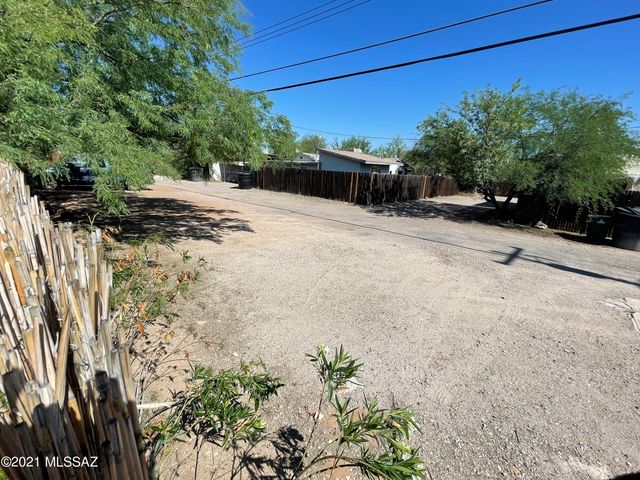 1041 E Grant Road, Tucson, AZ 85719