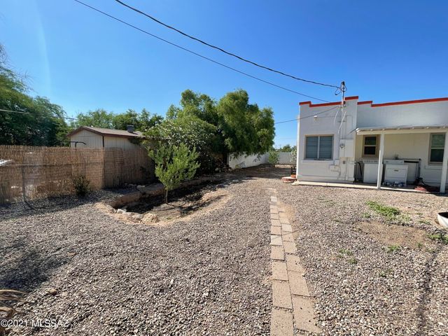 1041 E Grant Road, Tucson, AZ 85719