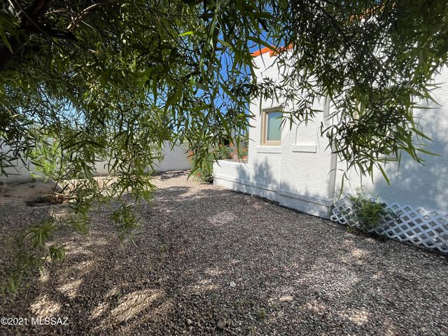 1041 E Grant Road, Tucson, AZ 85719