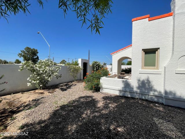 1041 E Grant Road, Tucson, AZ 85719