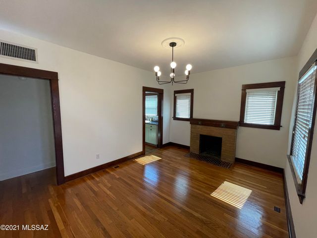 1041 E Grant Road, Tucson, AZ 85719