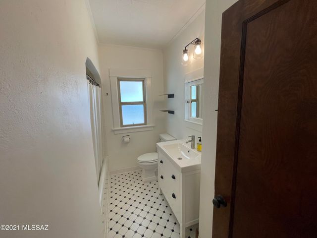 1041 E Grant Road, Tucson, AZ 85719