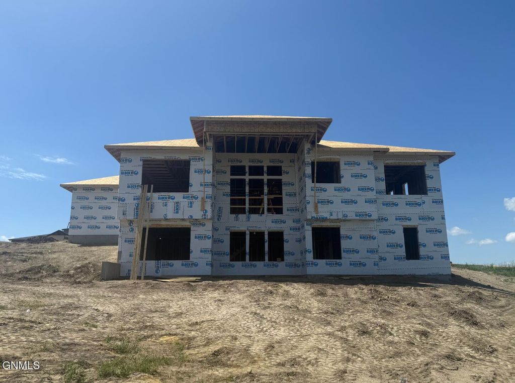 8519 Norman Place, Bismarck, ND 58503 photo 4