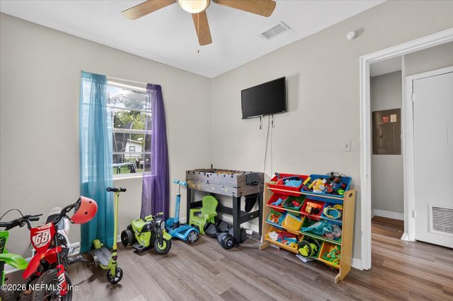 5257 WOODCREST Road, Jacksonville, FL 32205