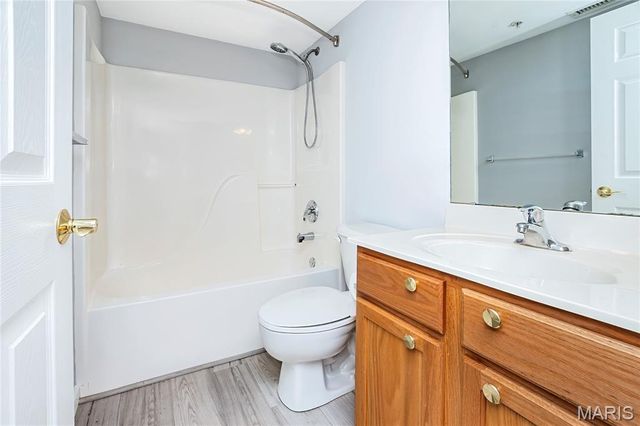 2562 Coppergate Square Drive H, St Louis, MO 63129