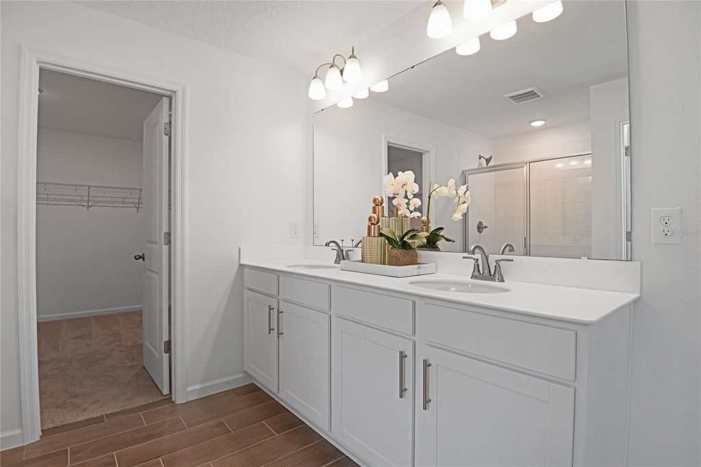 Image 13 of property listing at 3481 MACCHI AVENUE, Tavares, FL 32778