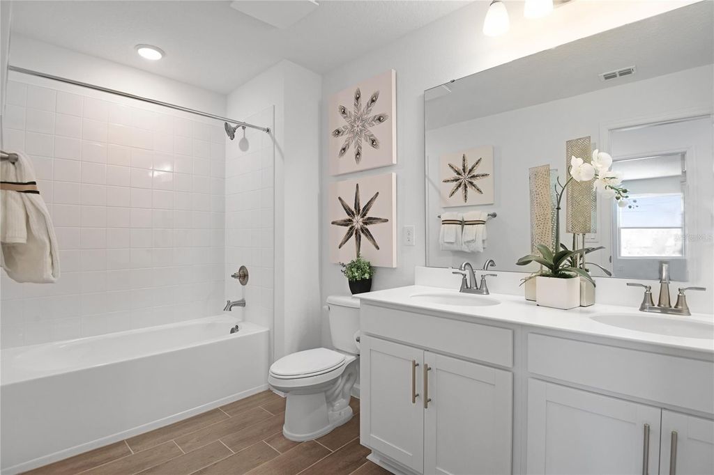 Image 16 of property listing at 3481 MACCHI AVENUE, Tavares, FL 32778