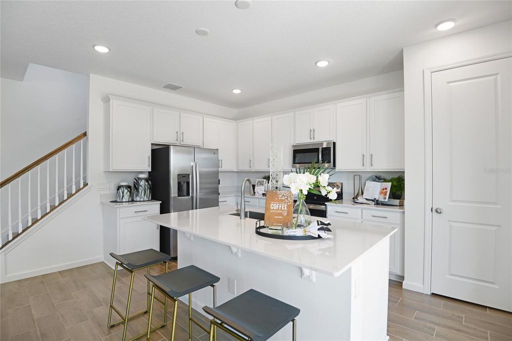 Image 3 of property listing at 3481 MACCHI AVENUE, Tavares, FL 32778