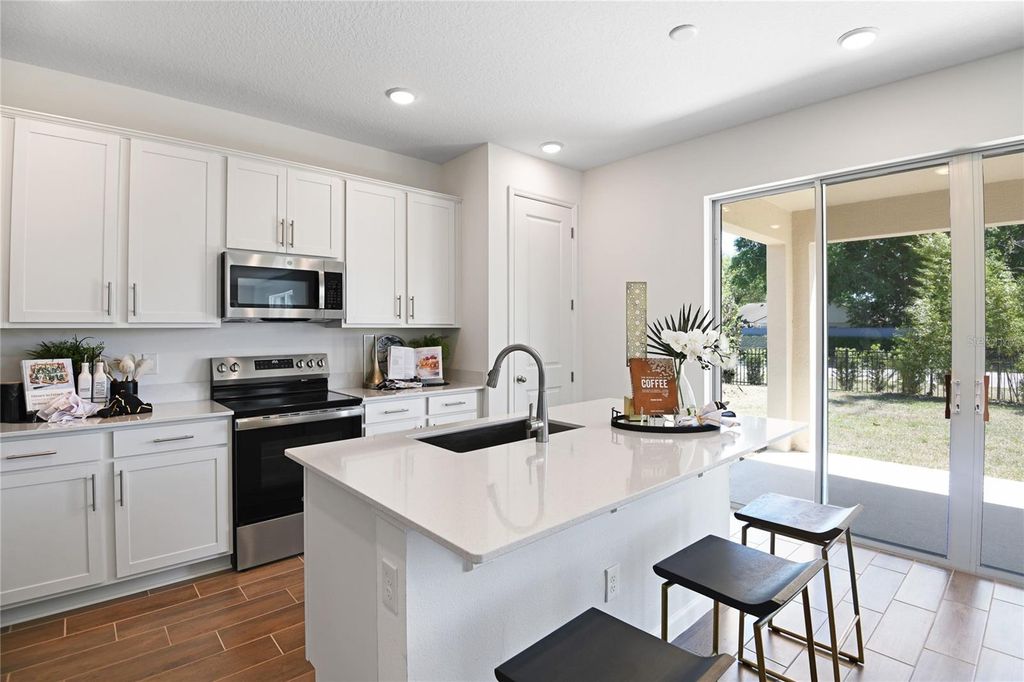 Image 4 of property listing at 3481 MACCHI AVENUE, Tavares, FL 32778