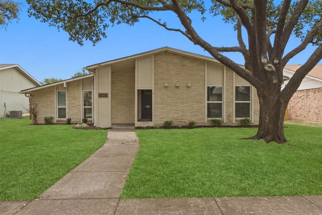 1804 Castille Drive, Carrollton, TX 75007