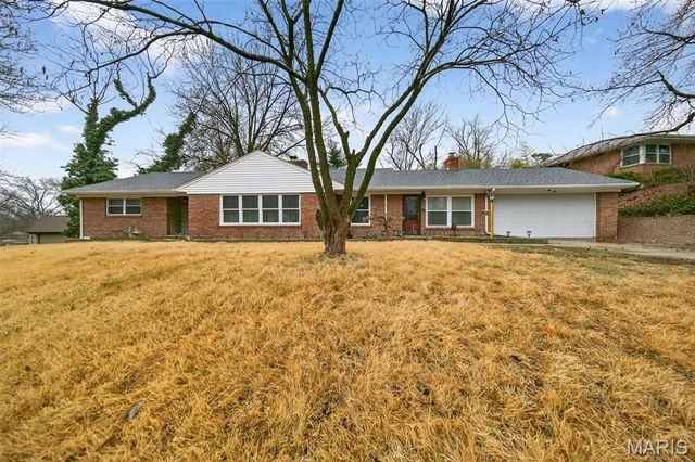 35 E Cardigan Drive, Ferguson, MO 63135