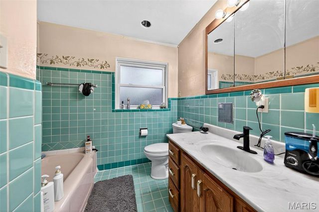 35 E Cardigan Drive, Ferguson, MO 63135