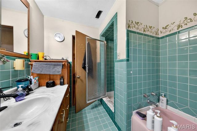 35 E Cardigan Drive, Ferguson, MO 63135