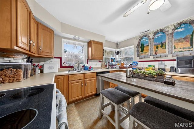 35 E Cardigan Drive, Ferguson, MO 63135