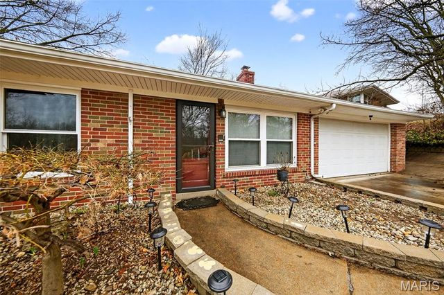 35 E Cardigan Drive, Ferguson, MO 63135