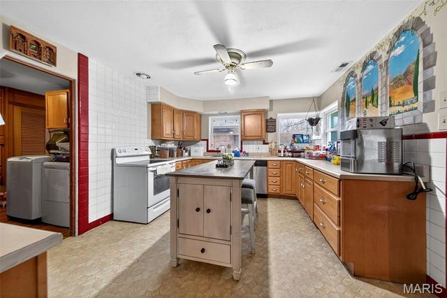 35 E Cardigan Drive, Ferguson, MO 63135