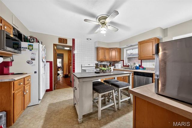 35 E Cardigan Drive, Ferguson, MO 63135