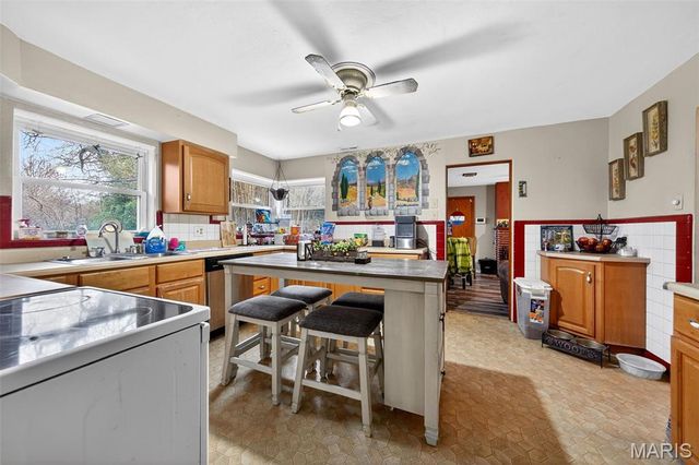 35 E Cardigan Drive, Ferguson, MO 63135