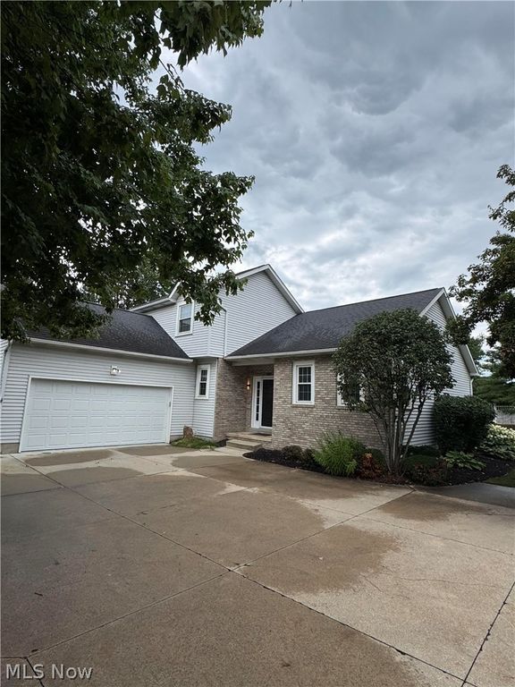 5479 Cable Point Circle NW, Canton, OH 44718