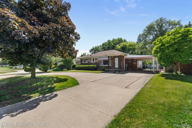 26401 Little Mack Avenue, St. Clair Shores, MI 48081
