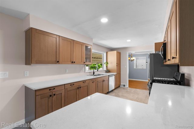 26401 Little Mack Avenue, St. Clair Shores, MI 48081