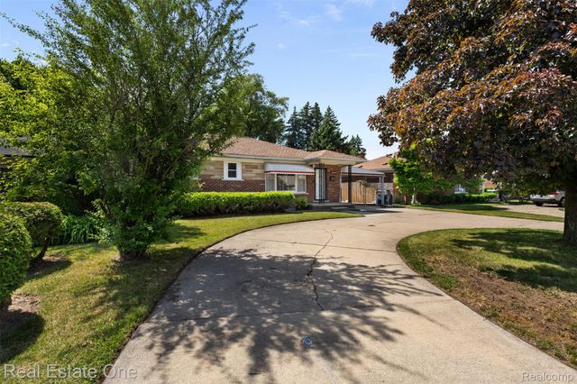 26401 Little Mack Avenue, St. Clair Shores, MI 48081